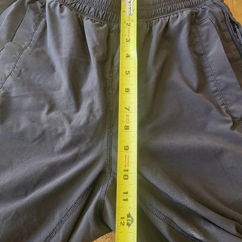 Lululemon Shorts Mens Small Black Running 9 Inch Inseam Athletic Zip Pocket